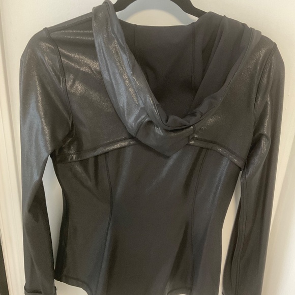 Lululemon Define Hooded Jacket, Black Shine - Size 8 - Picture 2 of 3